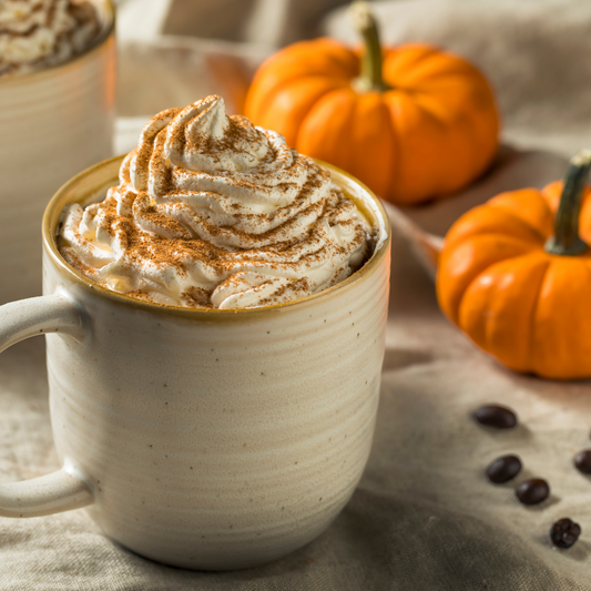 Pumpkin spice latte, ambientes cálidos y velas aromáticas